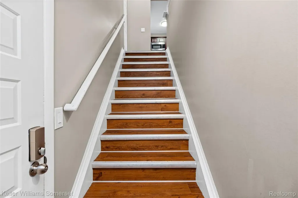 20745 Indian Creek Drive Farmington Hills City MI 48335