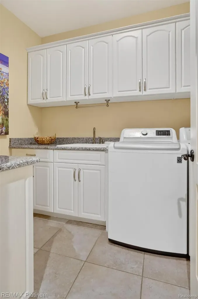 10709 Stoney Point Drive Green Oak Township MI 48178