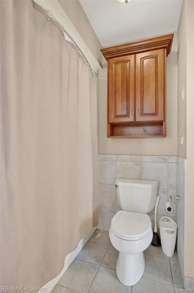 10709 Stoney Point Drive Green Oak Township MI 48178