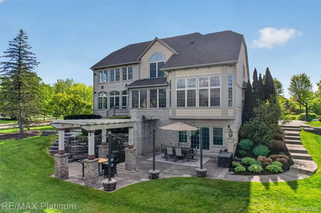 10709 Stoney Point Drive Green Oak Township MI 48178