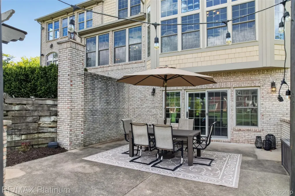 10709 Stoney Point Drive Green Oak Township MI 48178