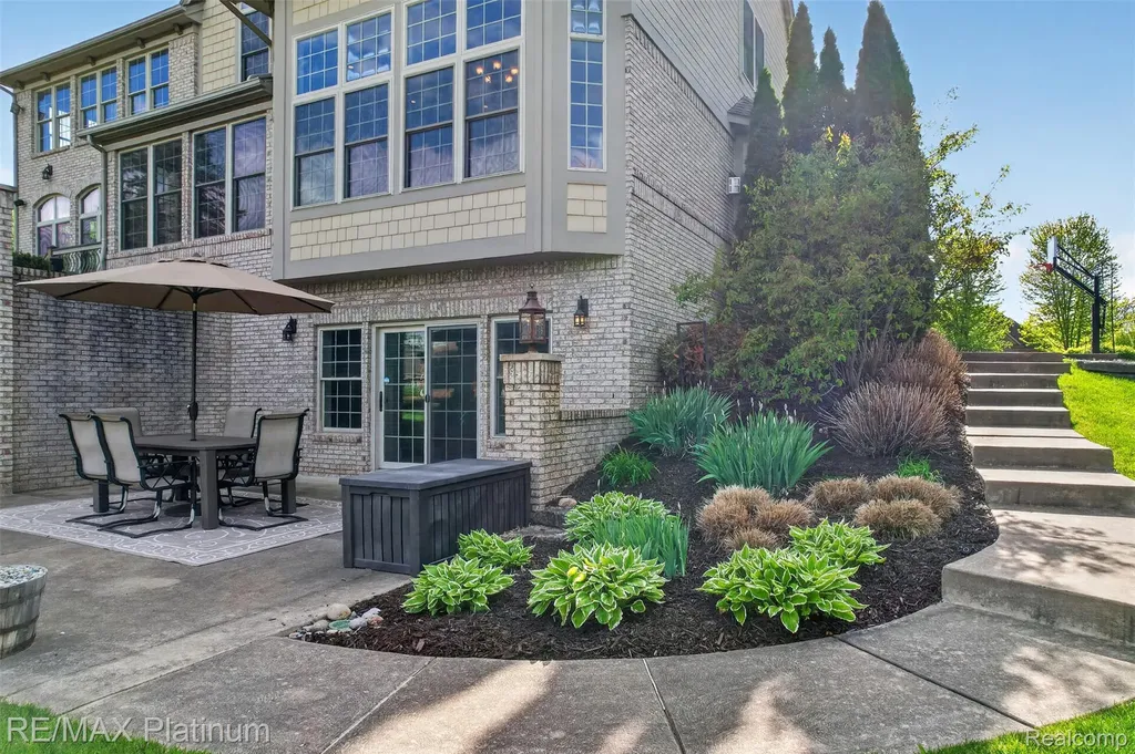 10709 Stoney Point Drive Green Oak Township MI 48178