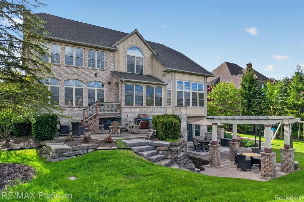 10709 Stoney Point Drive Green Oak Township MI 48178