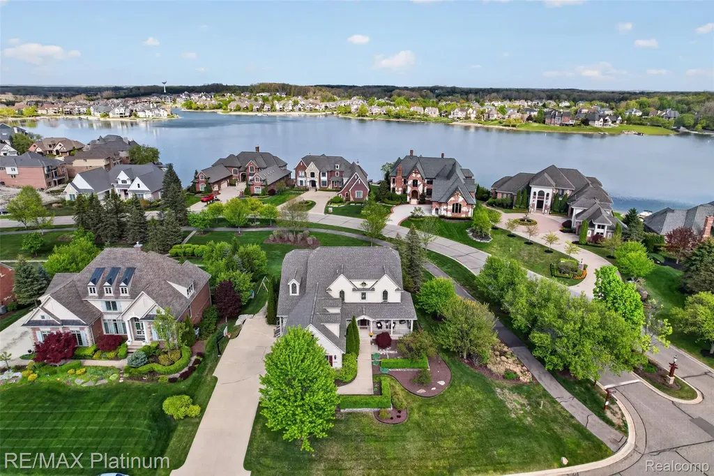 10709 Stoney Point Drive Green Oak Township MI 48178