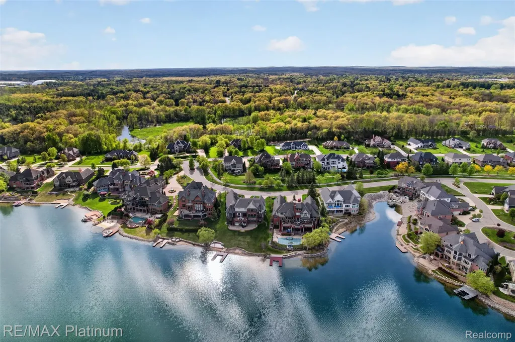 10709 Stoney Point Drive Green Oak Township MI 48178