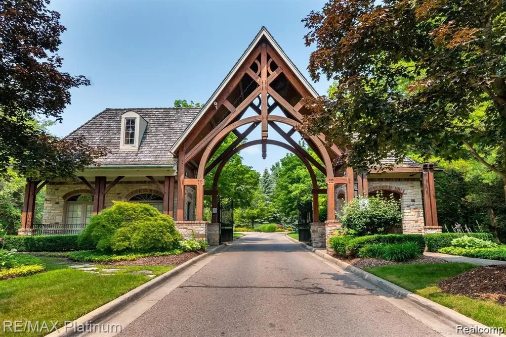 10709 Stoney Point Drive Green Oak Township MI 48178