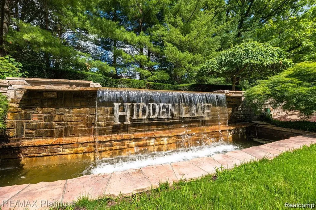10709 Stoney Point Drive Green Oak Township MI 48178