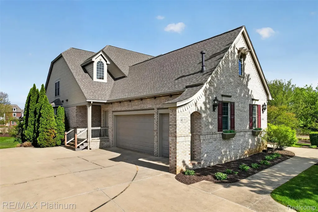 10709 Stoney Point Drive Green Oak Township MI 48178