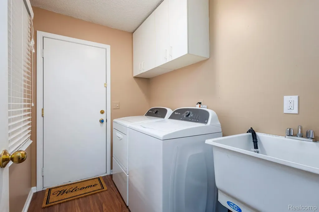 22010 River Ridge Trail Farmington Hills City MI 48335