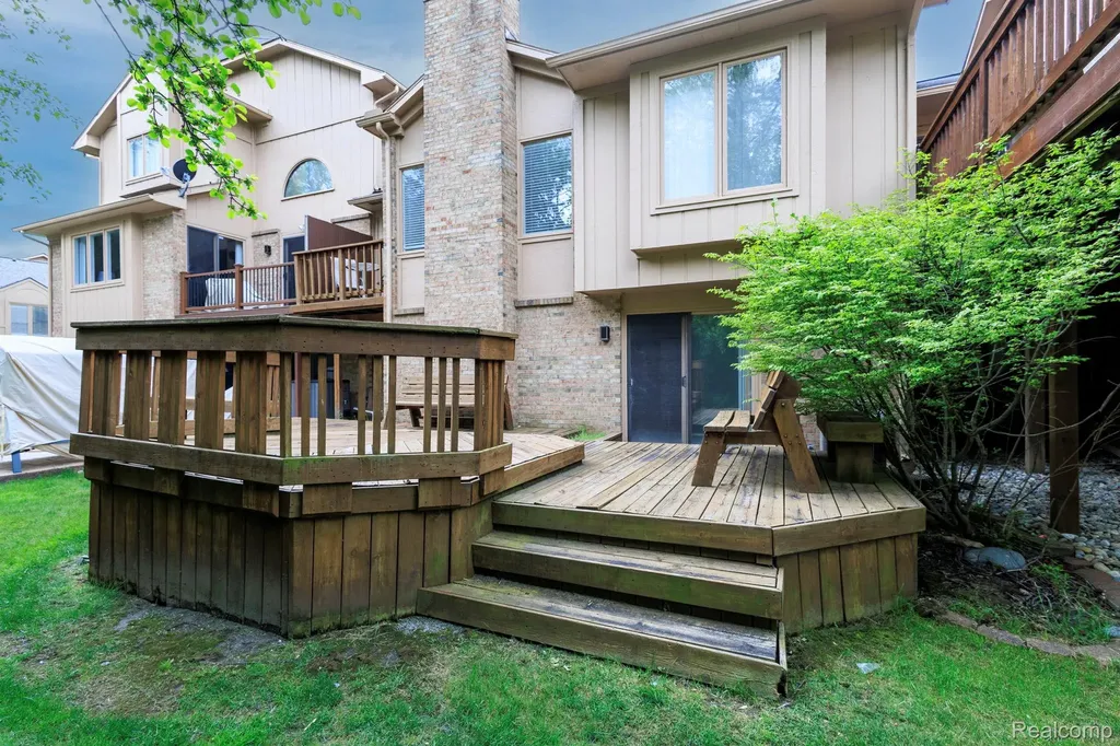 22010 River Ridge Trail Farmington Hills City MI 48335