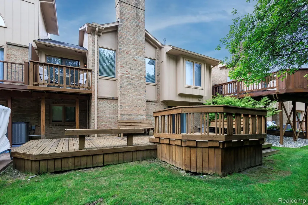 22010 River Ridge Trail Farmington Hills City MI 48335