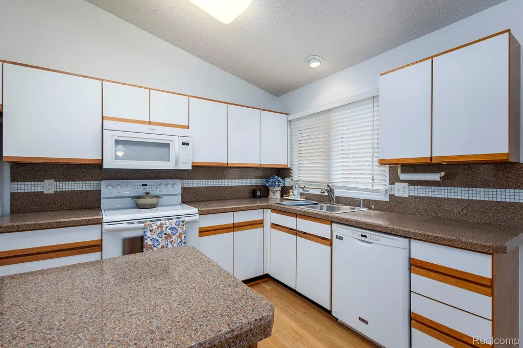 22010 River Ridge Trail Farmington Hills City MI 48335