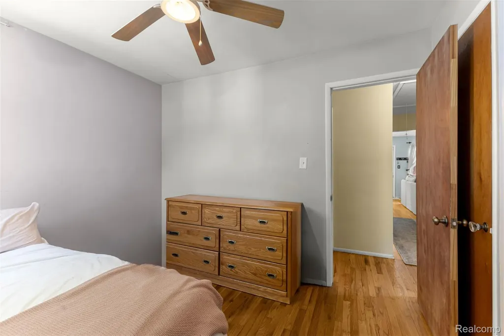 16187 Regina Avenue Allen Park City MI 48101