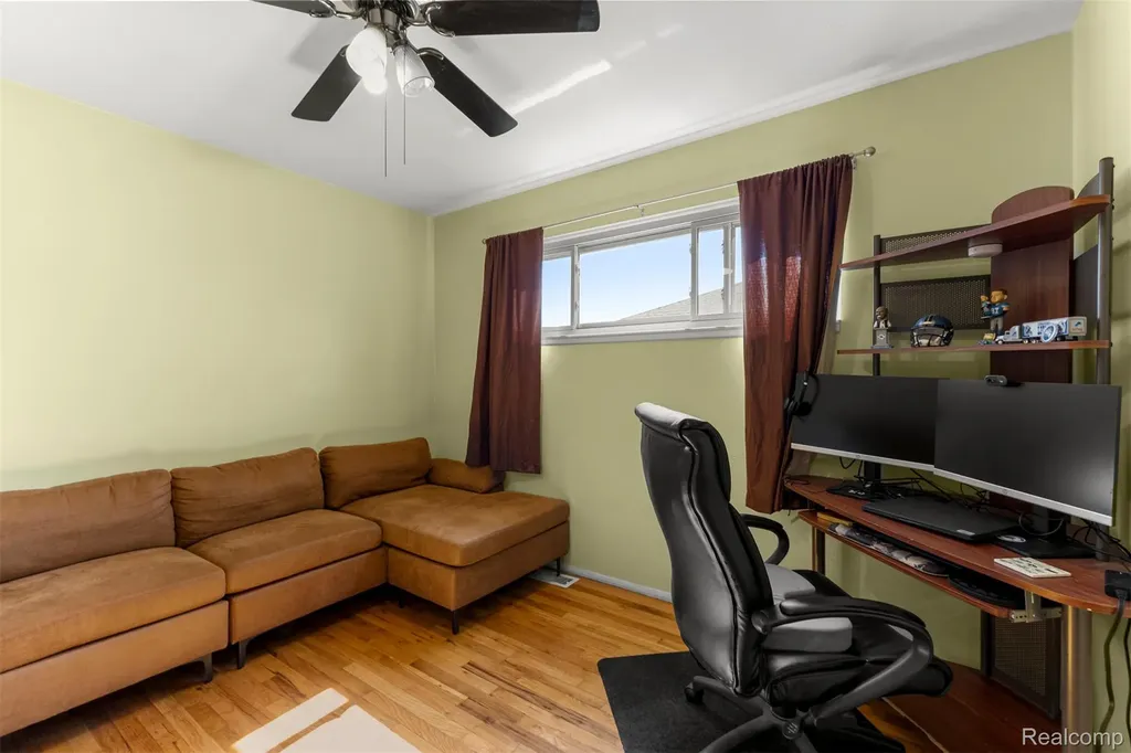 16187 Regina Avenue Allen Park City MI 48101