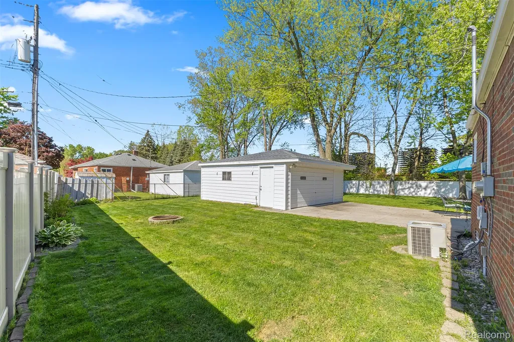 16187 Regina Avenue Allen Park City MI 48101