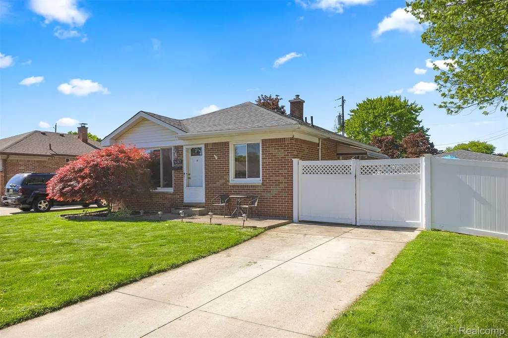 16187 Regina Avenue Allen Park City MI 48101