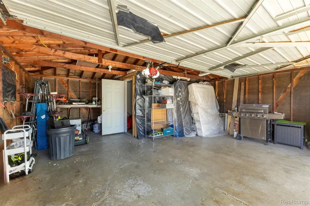 16187 Regina Avenue Allen Park City MI 48101