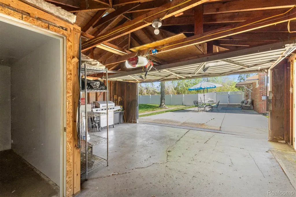16187 Regina Avenue Allen Park City MI 48101