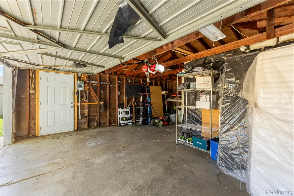 16187 Regina Avenue Allen Park City MI 48101