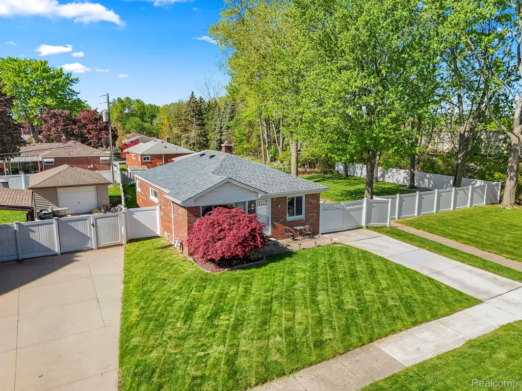 16187 Regina Avenue Allen Park City MI 48101