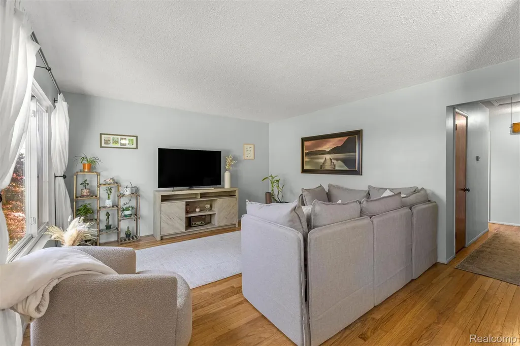 16187 Regina Avenue Allen Park City MI 48101