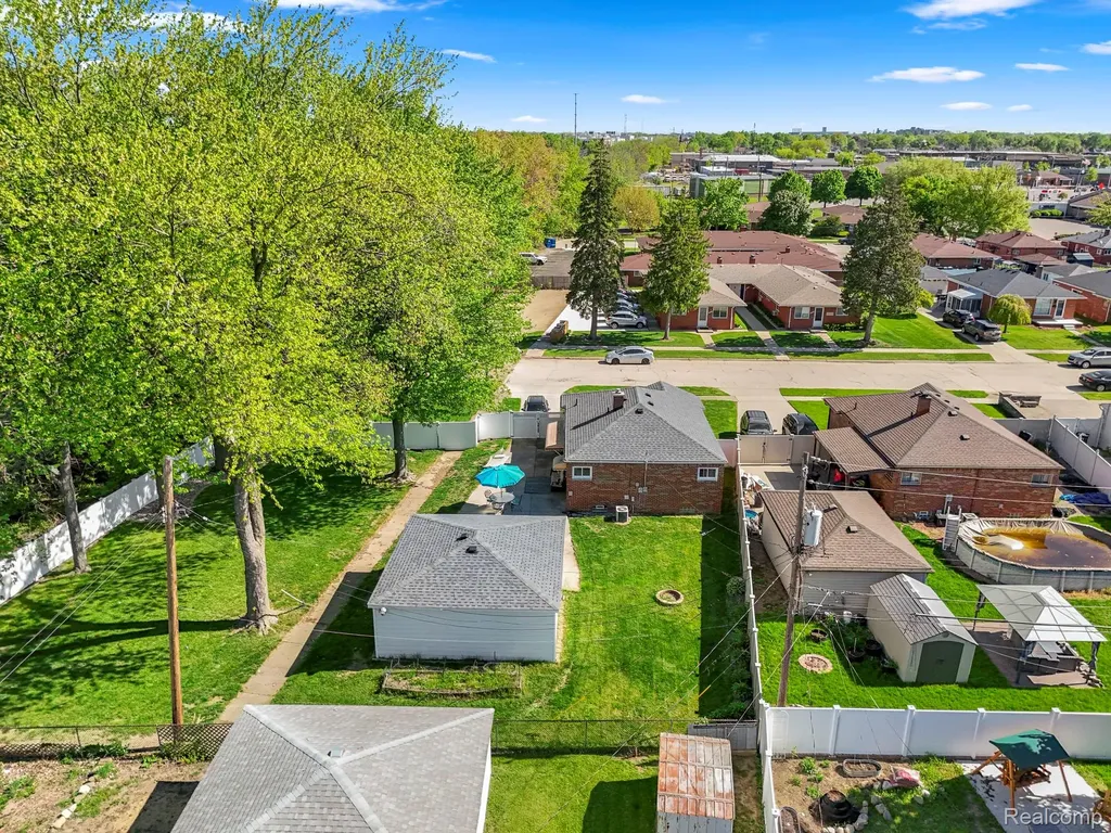 16187 Regina Avenue Allen Park City MI 48101