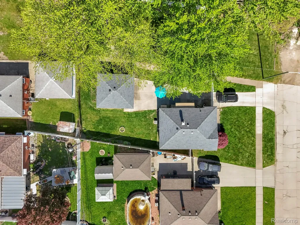 16187 Regina Avenue Allen Park City MI 48101