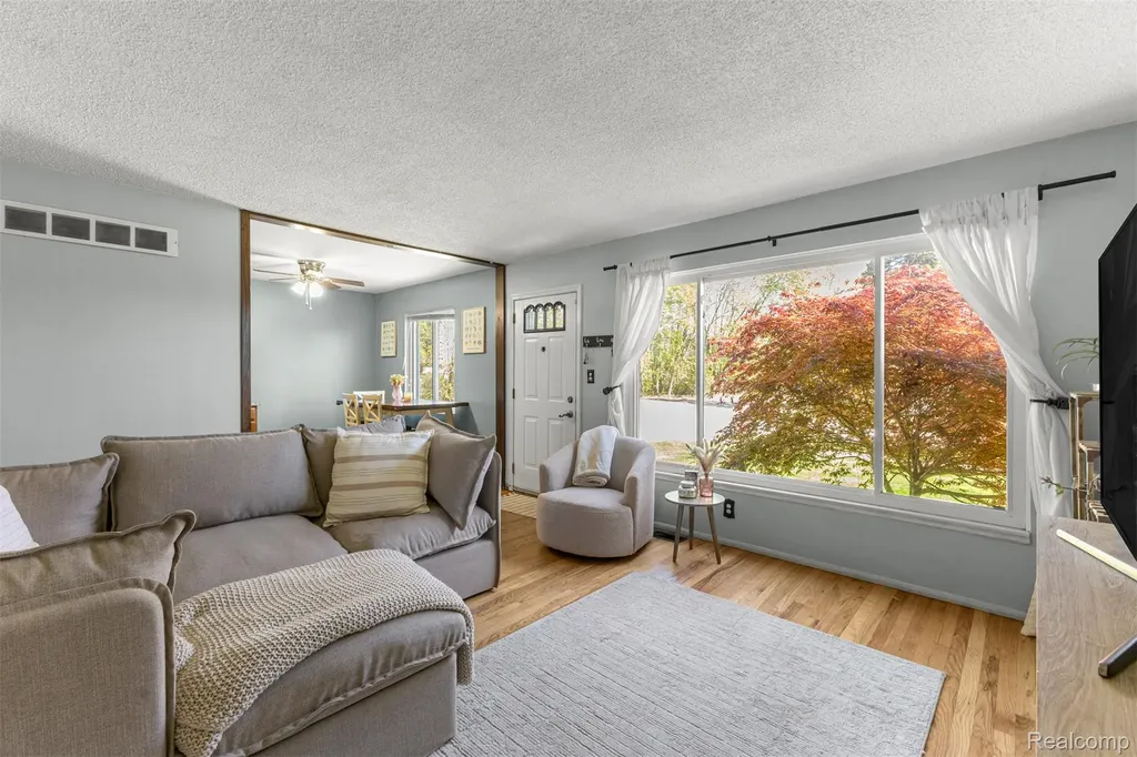 16187 Regina Avenue Allen Park City MI 48101