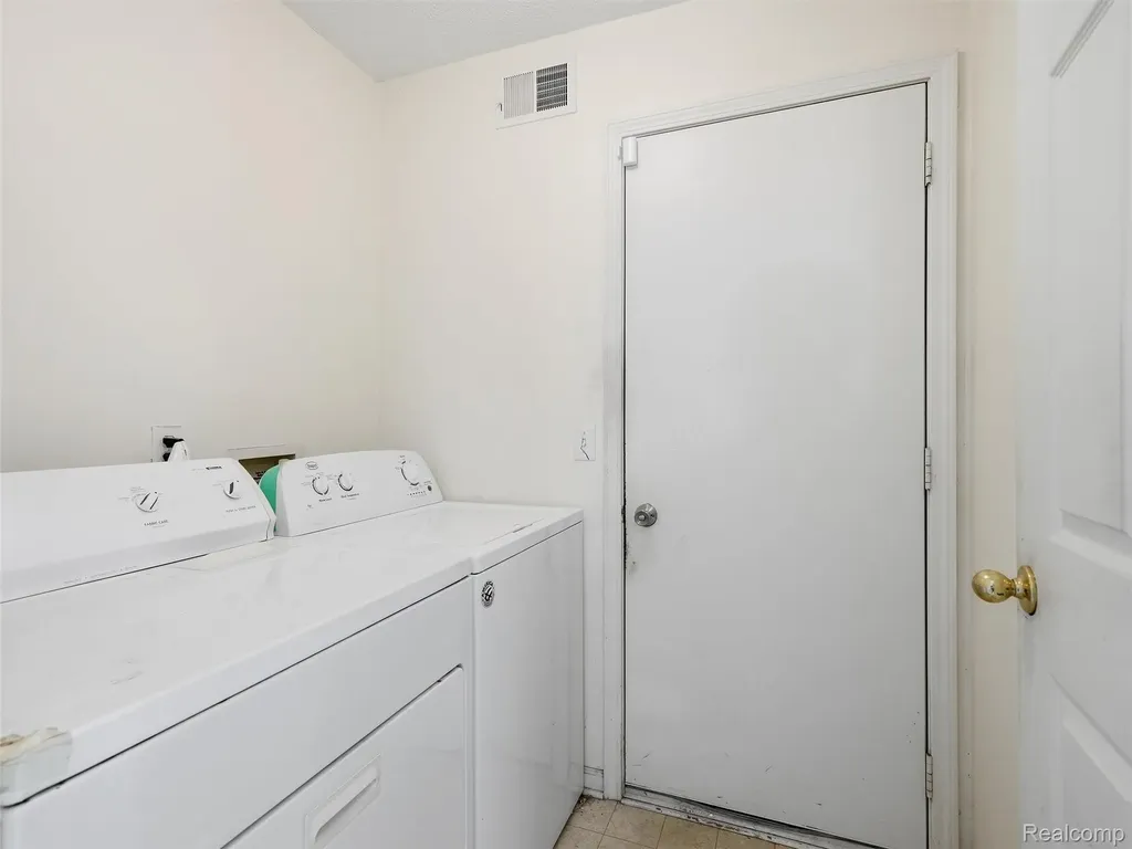 349 Daniel Avenue Westland City MI 48186