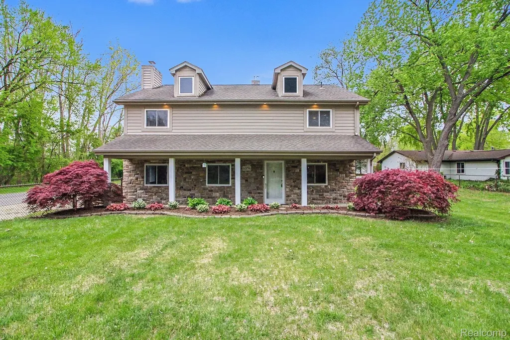 3376 Hessel Avenue Rochester Hills City MI 48307