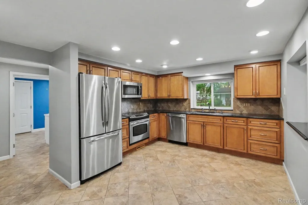 3376 Hessel Avenue Rochester Hills City MI 48307