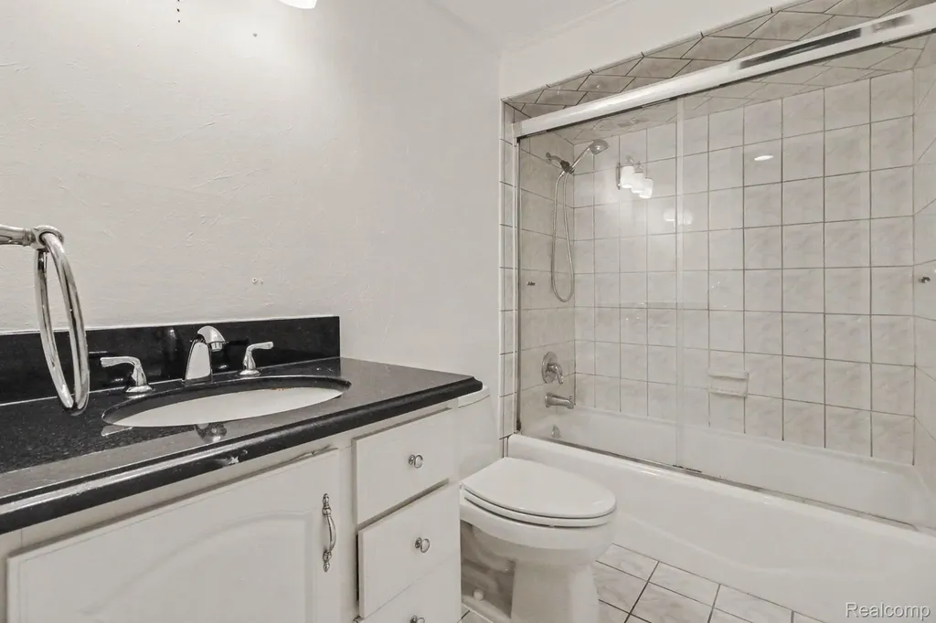 3376 Hessel Avenue Rochester Hills City MI 48307