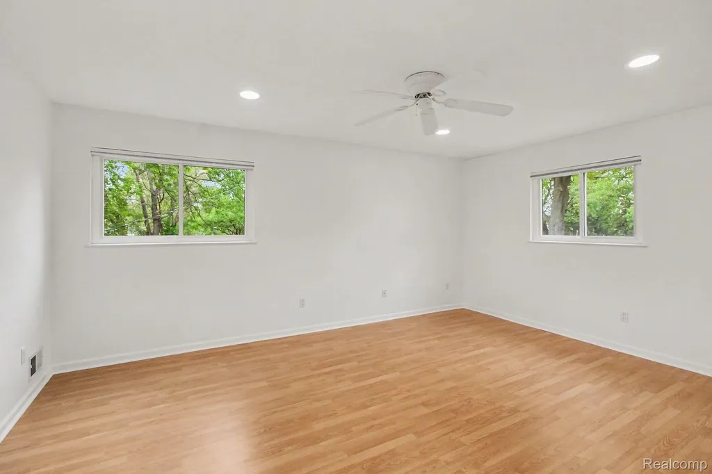 3376 Hessel Avenue Rochester Hills City MI 48307