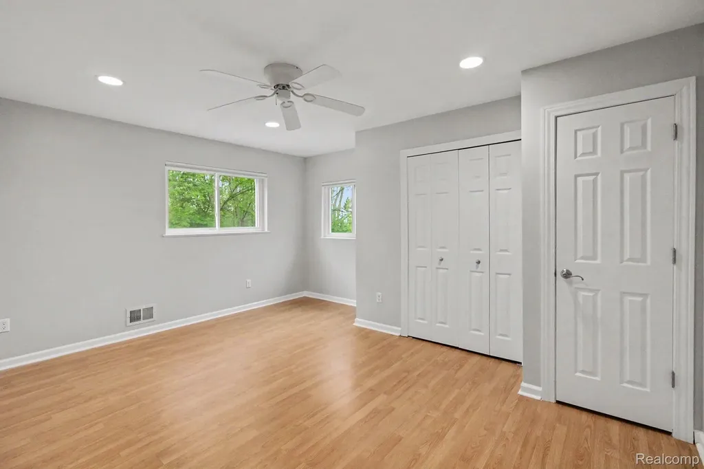 3376 Hessel Avenue Rochester Hills City MI 48307