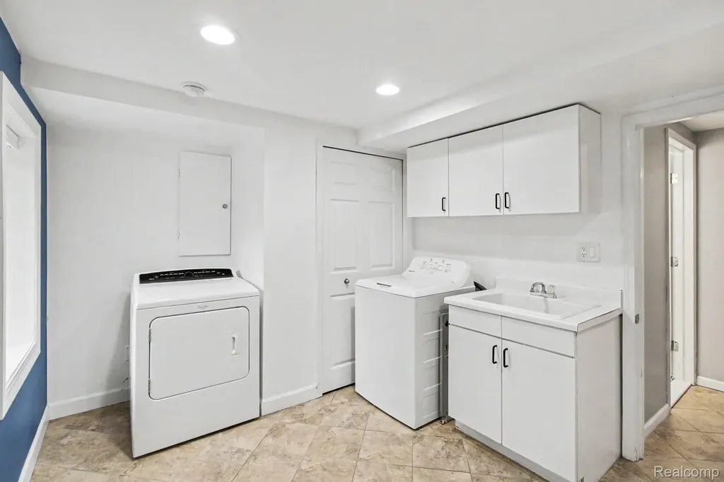 3376 Hessel Avenue Rochester Hills City MI 48307