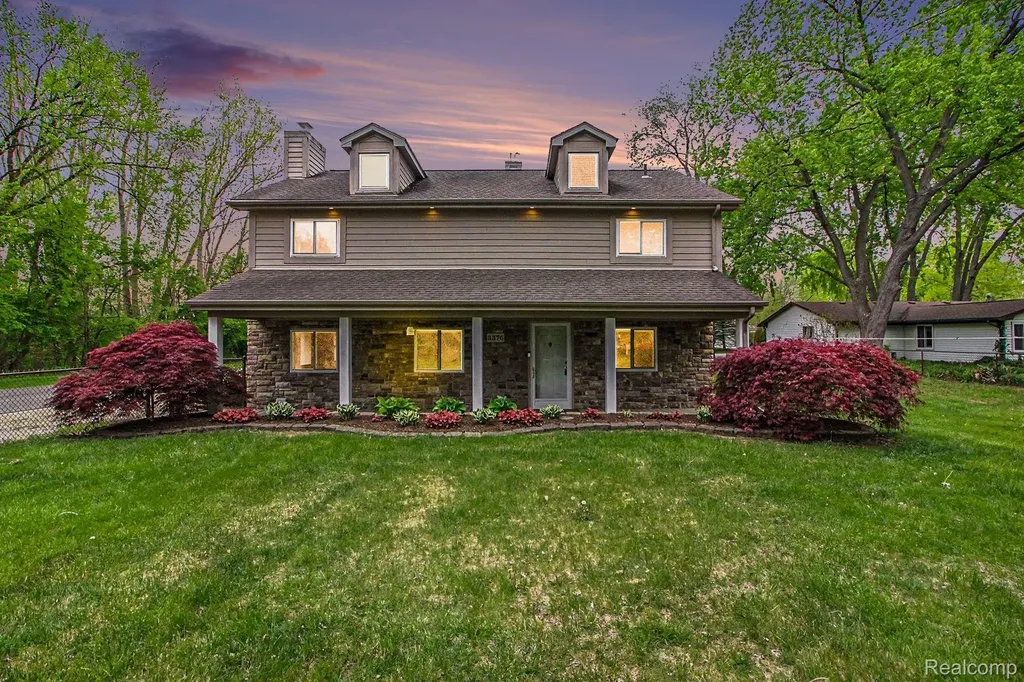 3376 Hessel Avenue Rochester Hills City MI 48307