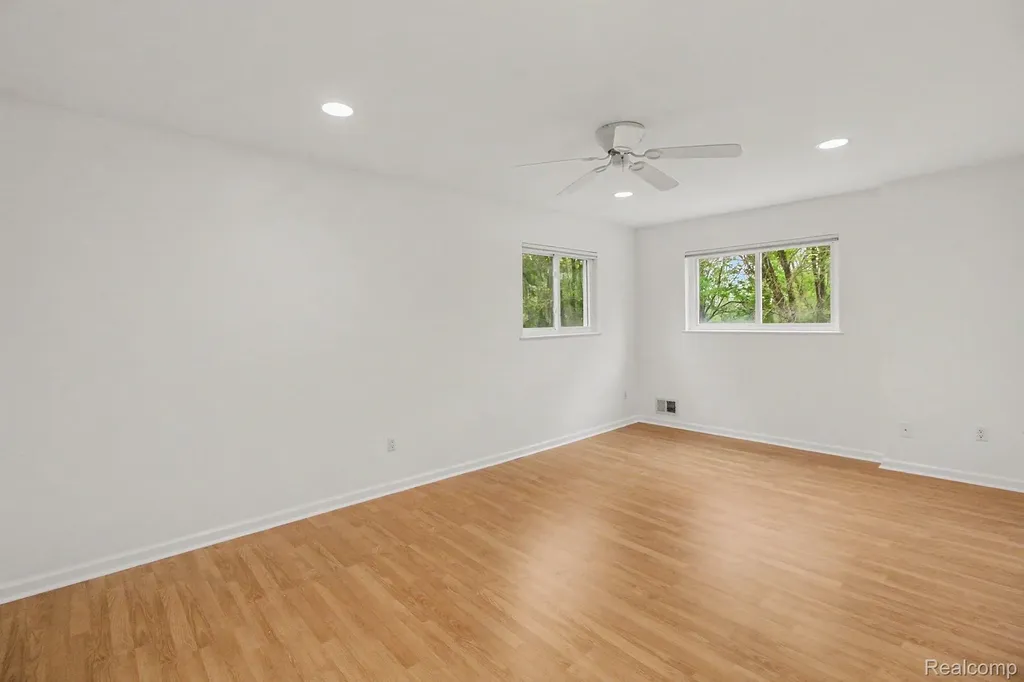 3376 Hessel Avenue Rochester Hills City MI 48307