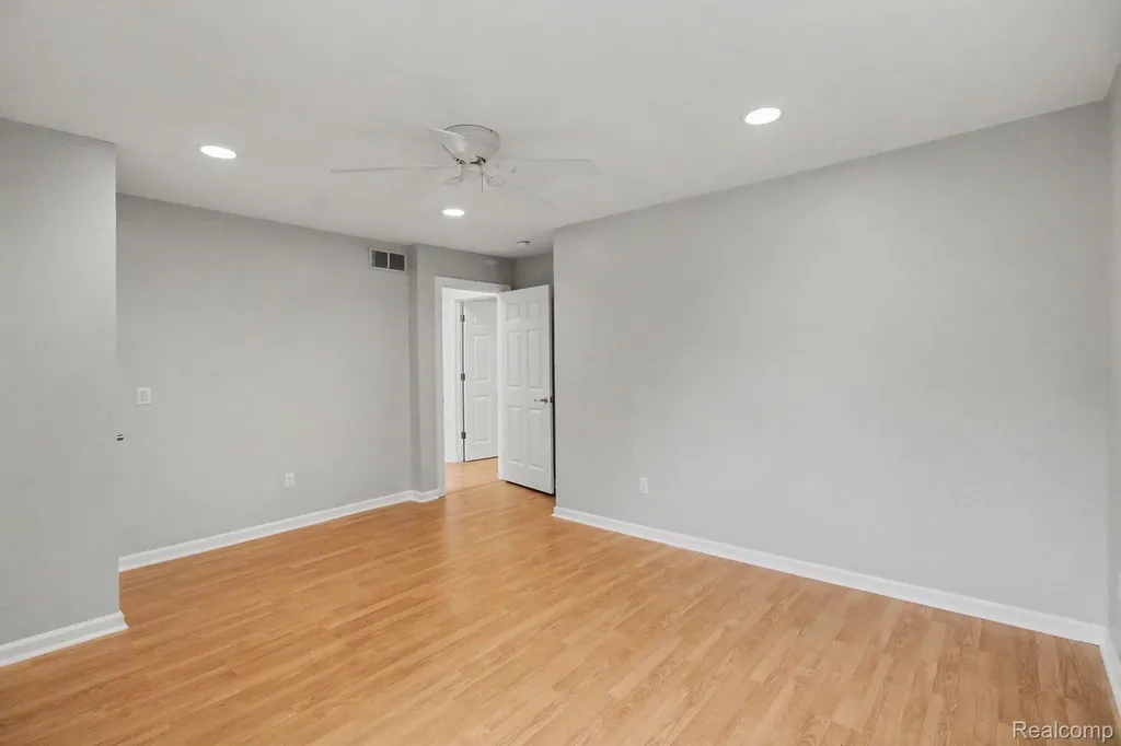 3376 Hessel Avenue Rochester Hills City MI 48307