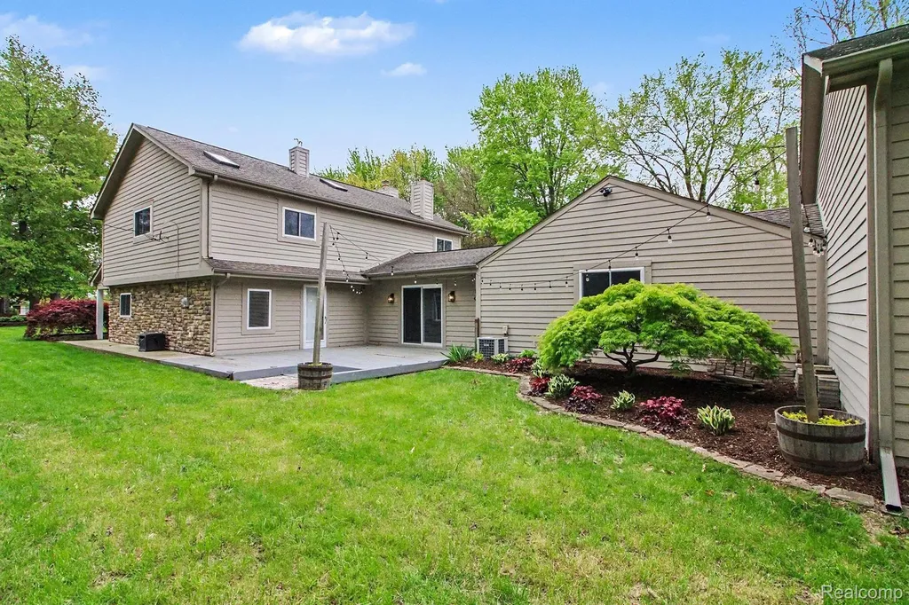 3376 Hessel Avenue Rochester Hills City MI 48307