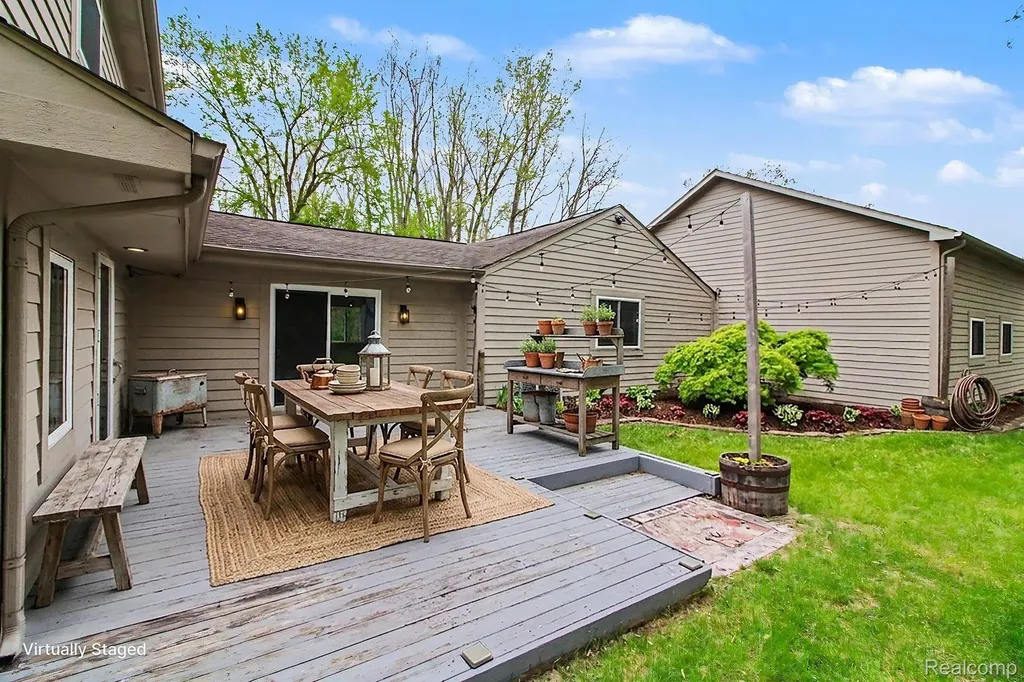 3376 Hessel Avenue Rochester Hills City MI 48307