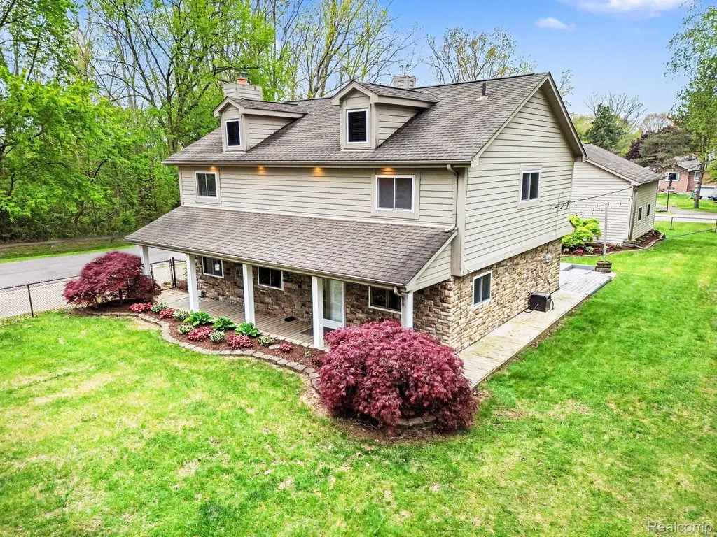 3376 Hessel Avenue Rochester Hills City MI 48307