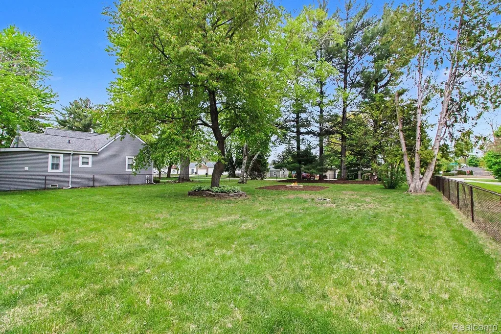 3376 Hessel Avenue Rochester Hills City MI 48307