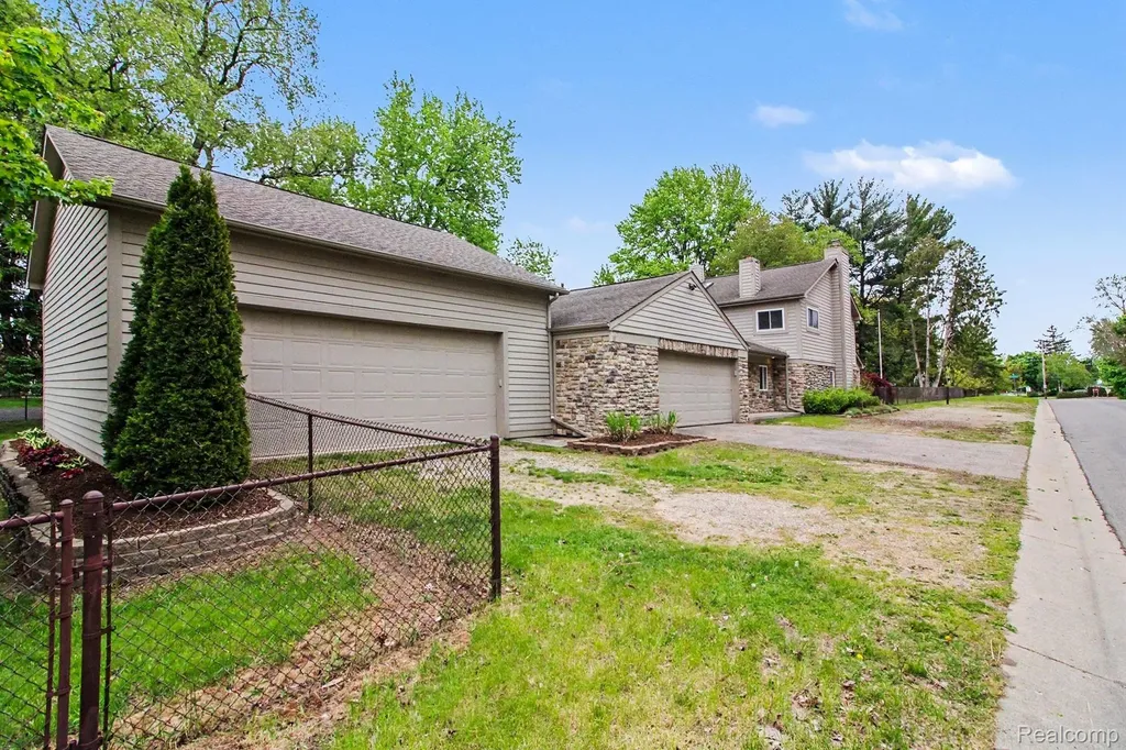 3376 Hessel Avenue Rochester Hills City MI 48307