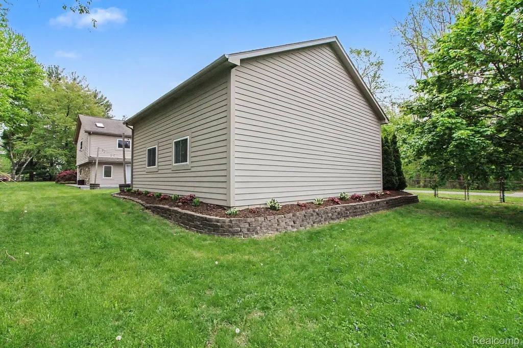 3376 Hessel Avenue Rochester Hills City MI 48307
