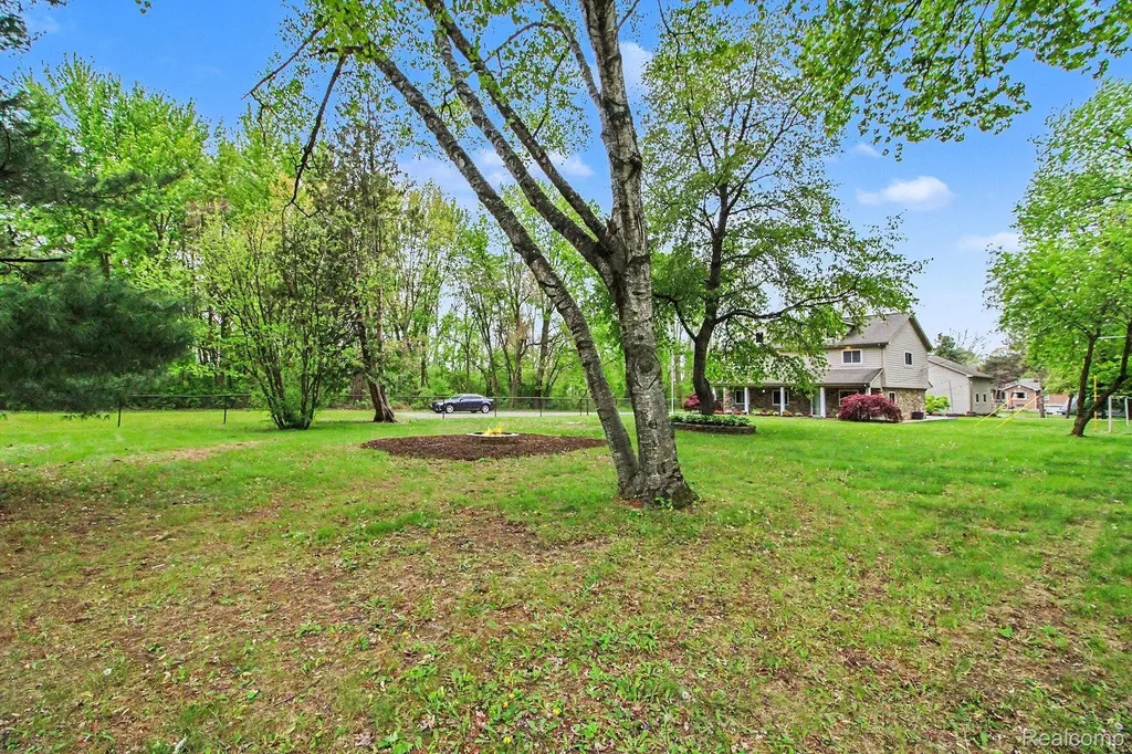3376 Hessel Avenue Rochester Hills City MI 48307