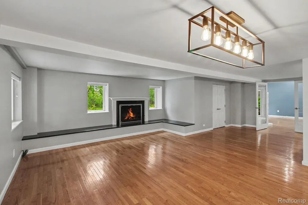 3376 Hessel Avenue Rochester Hills City MI 48307