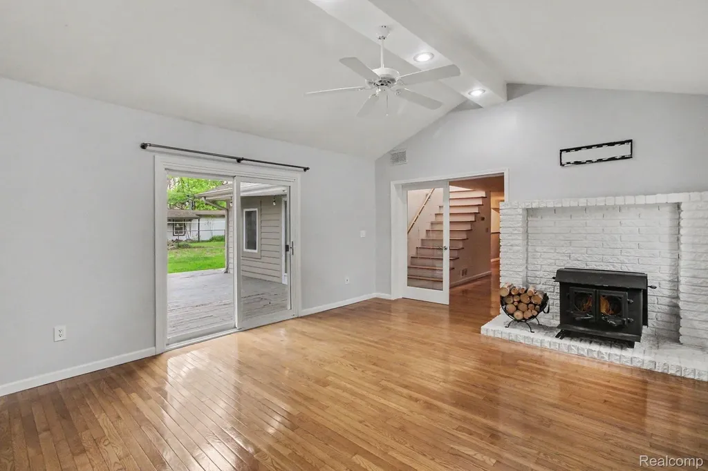 3376 Hessel Avenue Rochester Hills City MI 48307