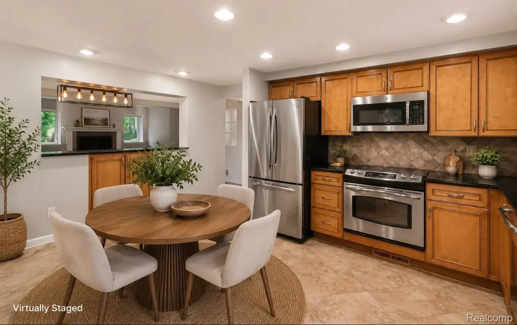 3376 Hessel Avenue Rochester Hills City MI 48307