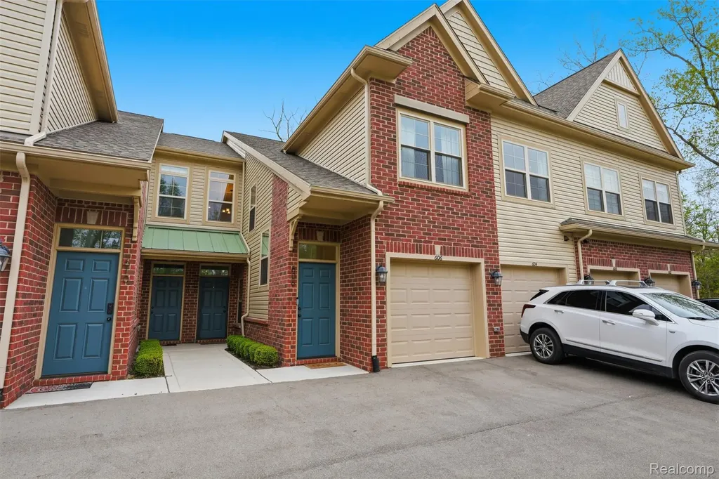 606 Pointe Drive Walled Lake City MI 48390