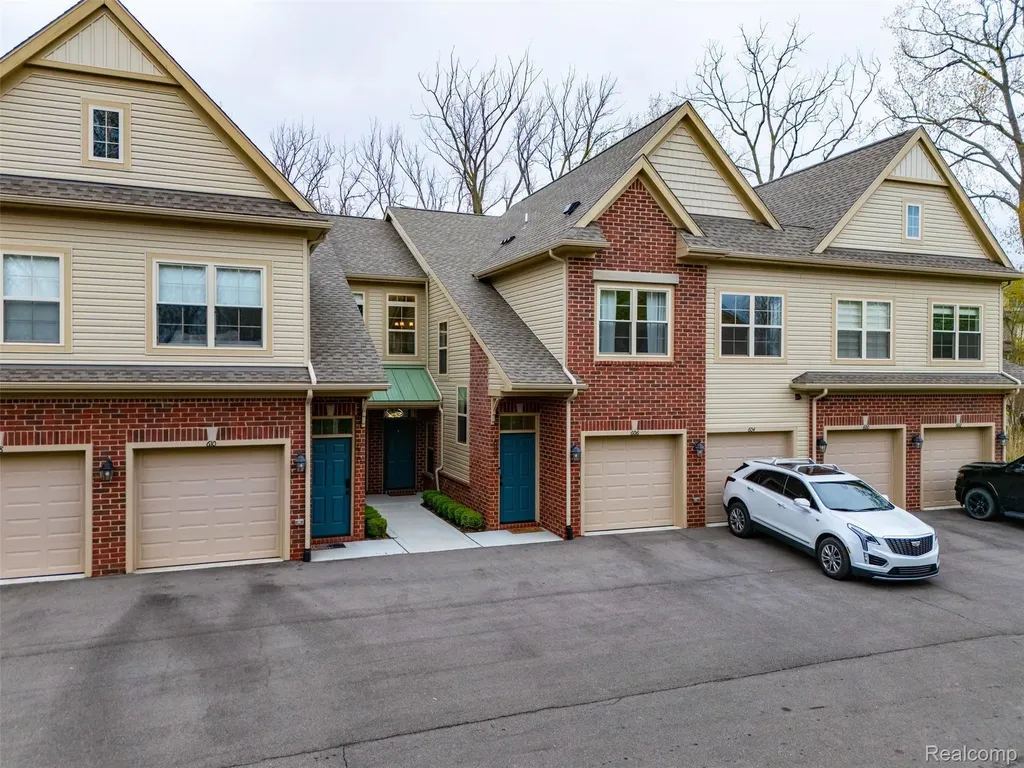 606 Pointe Drive Walled Lake City MI 48390